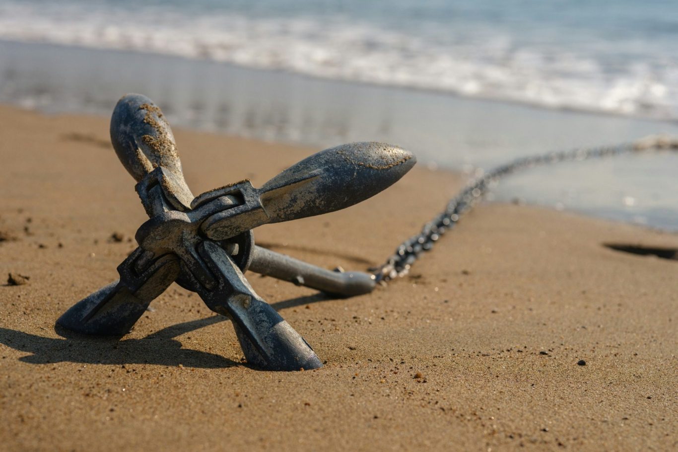 Copyright: Engin Akyurt auf Unslplash Anker am Sandstrand